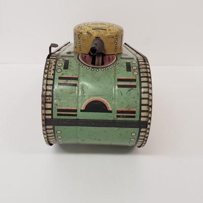 LOT 102: Marx Doughboy Tin Litho Wind Up Tank