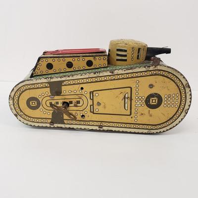 LOT 102: Marx Doughboy Tin Litho Wind Up Tank
