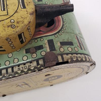 LOT 102: Marx Doughboy Tin Litho Wind Up Tank