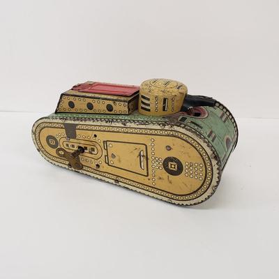 LOT 102: Marx Doughboy Tin Litho Wind Up Tank
