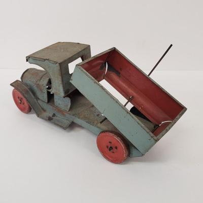 LOT 103: Vintage Tin Dump Truck