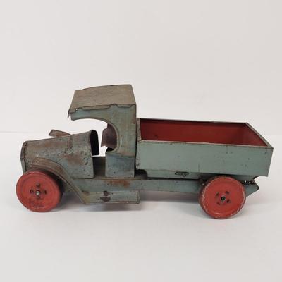 LOT 103: Vintage Tin Dump Truck