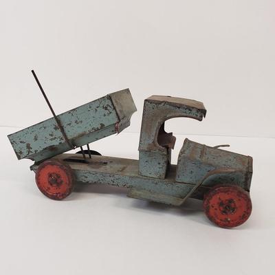 LOT 103: Vintage Tin Dump Truck