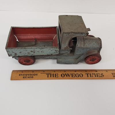 LOT 103: Vintage Tin Dump Truck