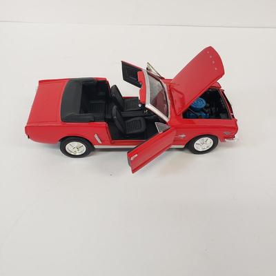 LOT 107: Race Car Collector's Assortment
