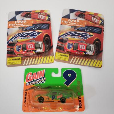 LOT 118: Huge Nascar Collection; Tshirts, Hats, Toy Cars, Flag & More