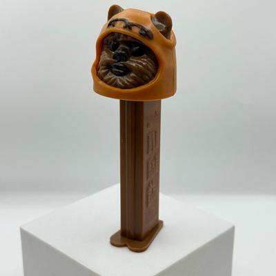 LOT 121: Star Wars Pez Dispensers