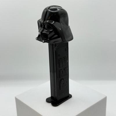 LOT 121: Star Wars Pez Dispensers