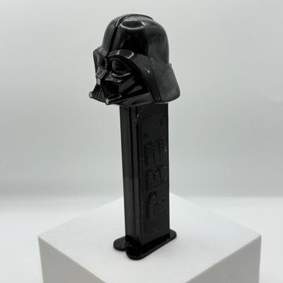 LOT 121: Star Wars Pez Dispensers