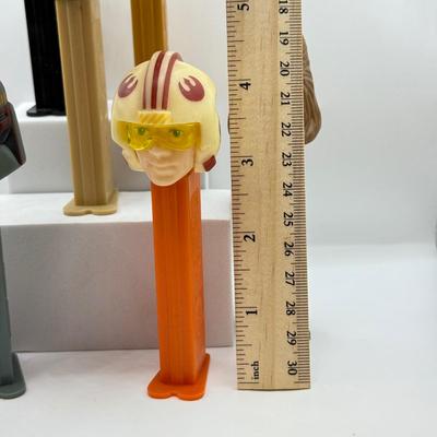 LOT 121: Star Wars Pez Dispensers