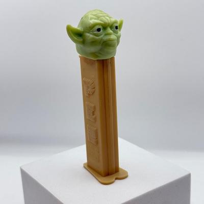 LOT 121: Star Wars Pez Dispensers