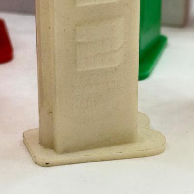 LOT 122: Christmas Pez Dispensers