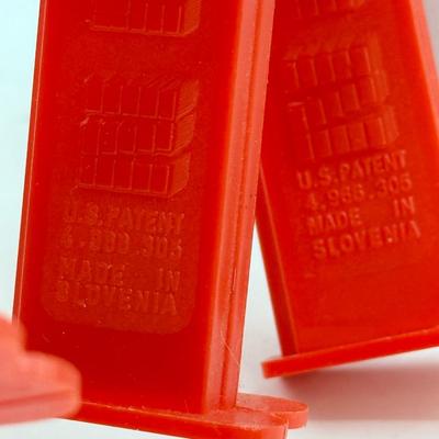 LOT 122: Christmas Pez Dispensers