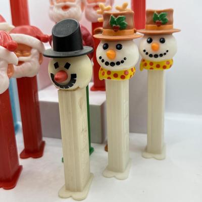 LOT 122: Christmas Pez Dispensers