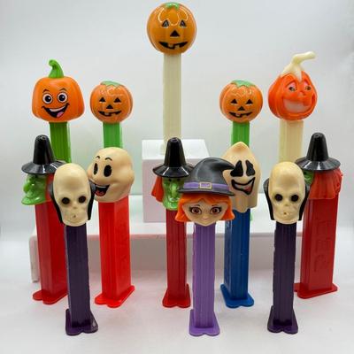 LOT 123: Vintage Halloween Pez Dispensers