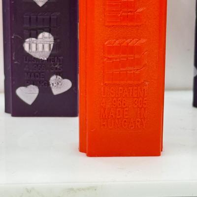 LOT 124: 1990s Valentine's Day Heart Pez Dispensers