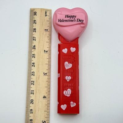 LOT 124: 1990s Valentine's Day Heart Pez Dispensers