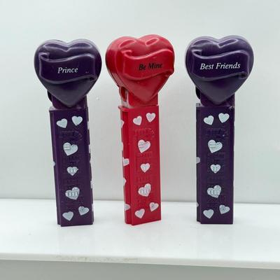 LOT 124: 1990s Valentine's Day Heart Pez Dispensers