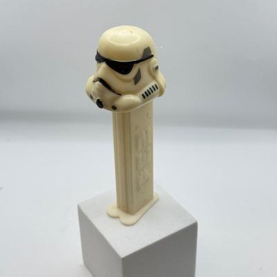 LOT 126: Star Wars Pez Dispensers