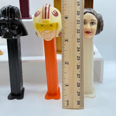 LOT 126: Star Wars Pez Dispensers