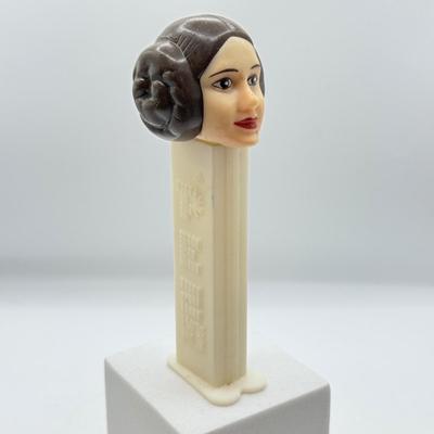 LOT 126: Star Wars Pez Dispensers