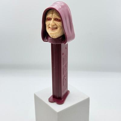 LOT 126: Star Wars Pez Dispensers
