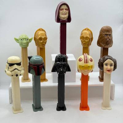 LOT 126: Star Wars Pez Dispensers
