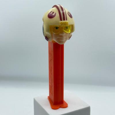 LOT 126: Star Wars Pez Dispensers