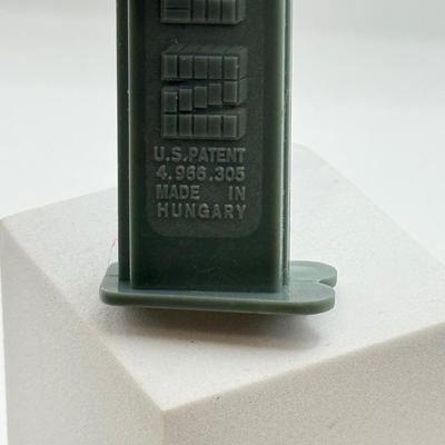 LOT 126: Star Wars Pez Dispensers