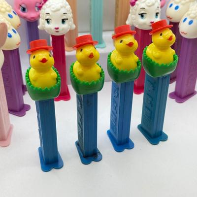 LOT 129: Springtime Pez Dispensars