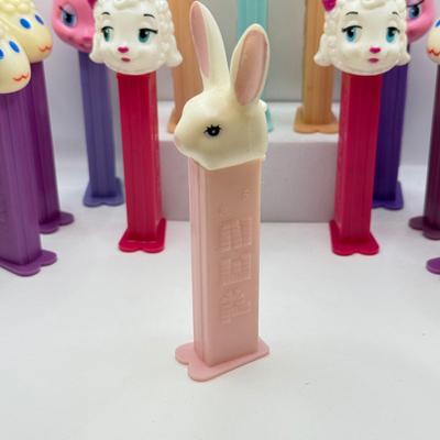 LOT 129: Springtime Pez Dispensars
