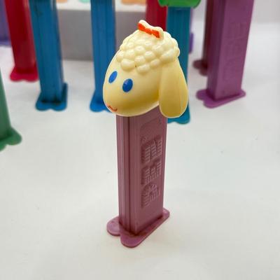 LOT 129: Springtime Pez Dispensars