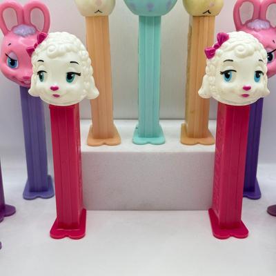 LOT 129: Springtime Pez Dispensars
