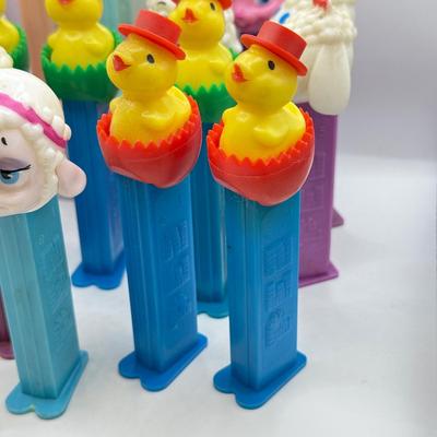 LOT 129: Springtime Pez Dispensars