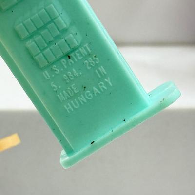 LOT 129: Springtime Pez Dispensars