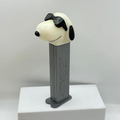 LOT 130: Peanuts Charlie Brown Snoopy Pez Dispensers