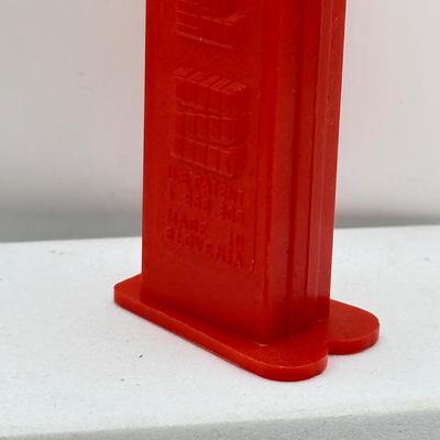 LOT 130: Peanuts Charlie Brown Snoopy Pez Dispensers