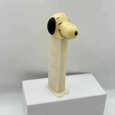 LOT 130: Peanuts Charlie Brown Snoopy Pez Dispensers