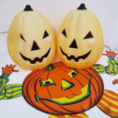 LOT 143: Vintage Beistle Jointed Jack o lantern & Pair of Blowmolds