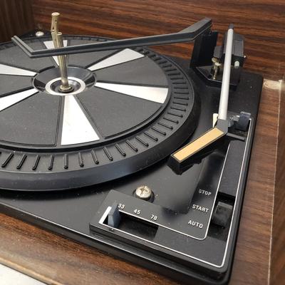LOT 148: Morse Electrophonic Record Player Stereo with Disco Lights