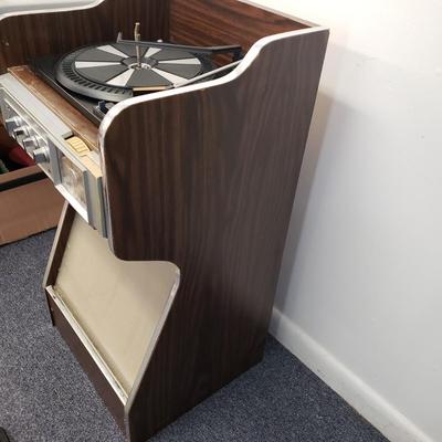 LOT 148: Morse Electrophonic Record Player Stereo with Disco Lights