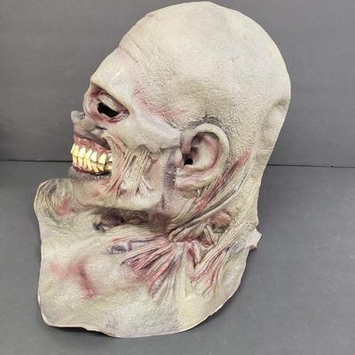 LOT 149: Paper Magic Group Masks; Bill Clinton & Grinning Monster