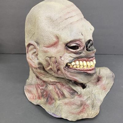 LOT 149: Paper Magic Group Masks; Bill Clinton & Grinning Monster