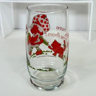 LOT 180: Collectible Glasses: Camp Snoopy, Strawberry Short Cake & Pizza Hut Care Bears: Grumpy & Tenderheart