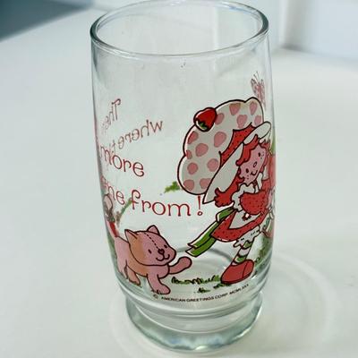 LOT 180: Collectible Glasses: Camp Snoopy, Strawberry Short Cake & Pizza Hut Care Bears: Grumpy & Tenderheart