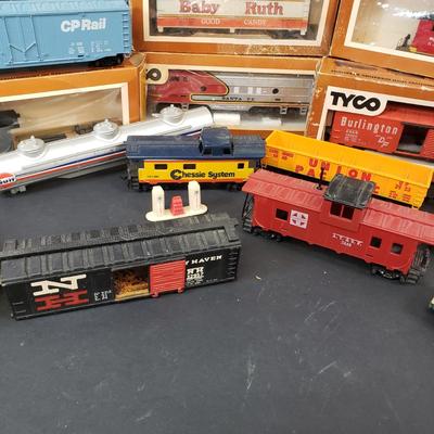 LOT 189: Vintage Tyco Trains & Tracks; Some Original Boxes, Some Need Repair