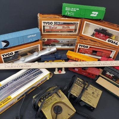 LOT 189: Vintage Tyco Trains & Tracks; Some Original Boxes, Some Need Repair