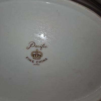 Gravy boat and platter