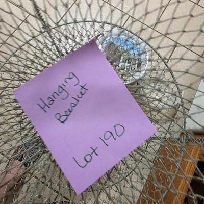 Hanging wire basket