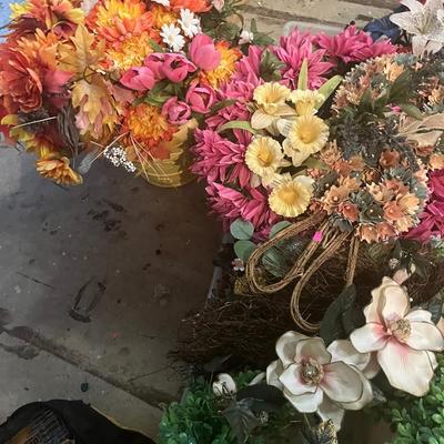 Sale Photo Thumbnail #492: Several Wreaths and flowers